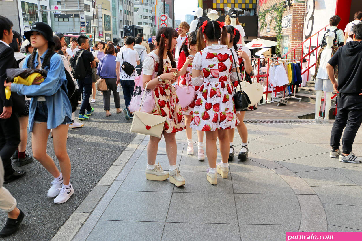 chubby girl cafe tokyo