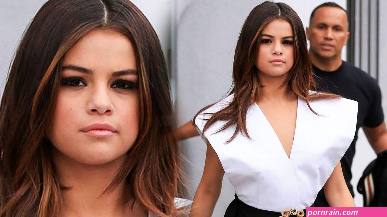selena gomes boobs