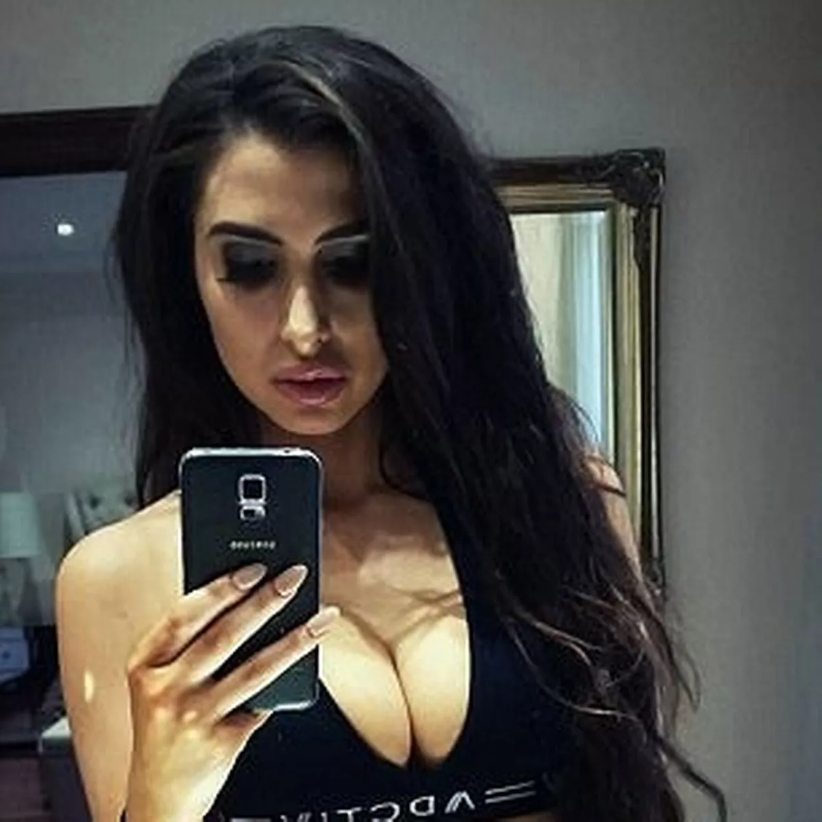 selfie boobs
