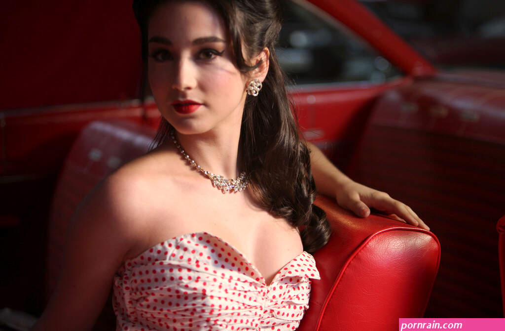 molly ephraim bikini