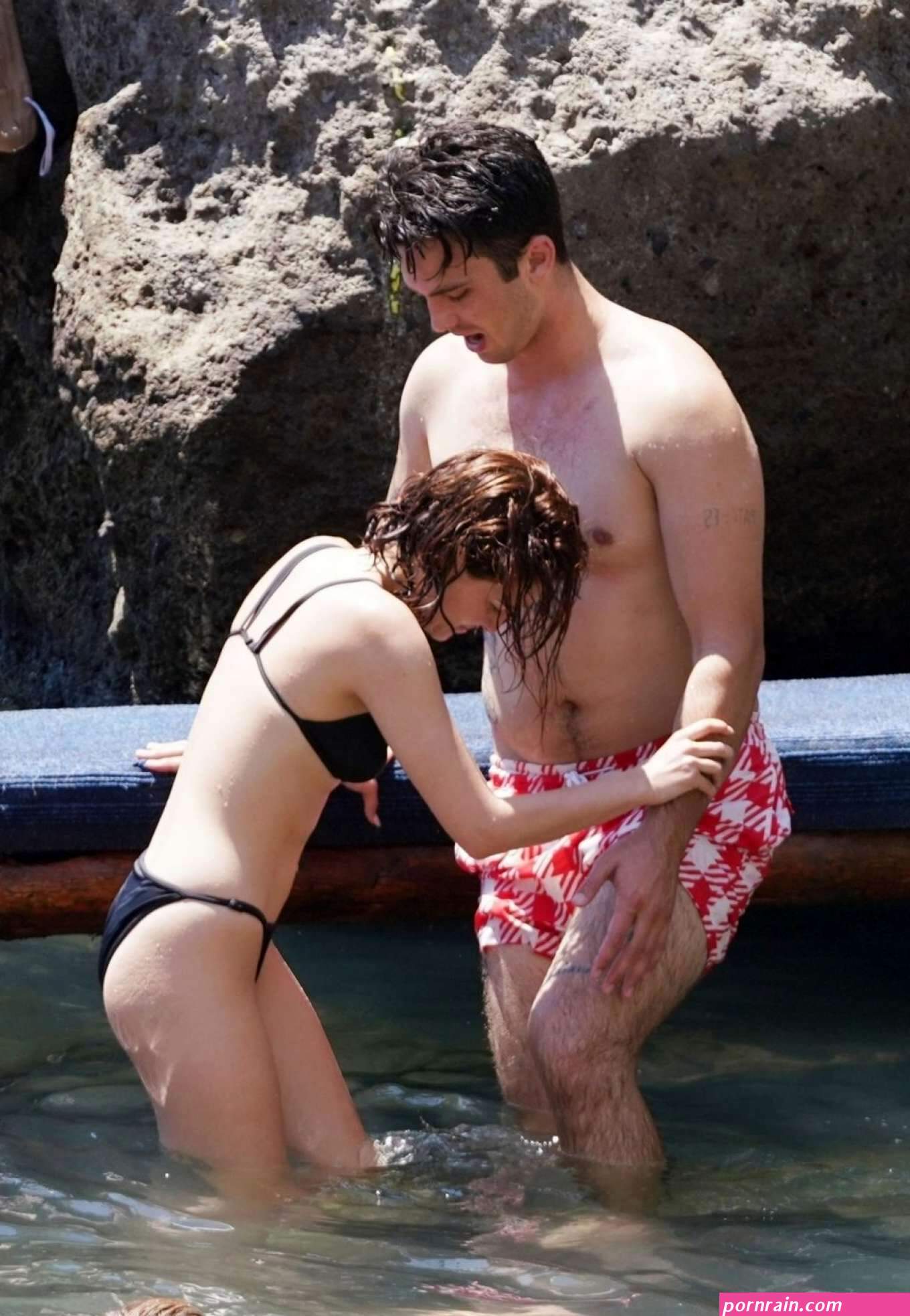zoey deutch bikini