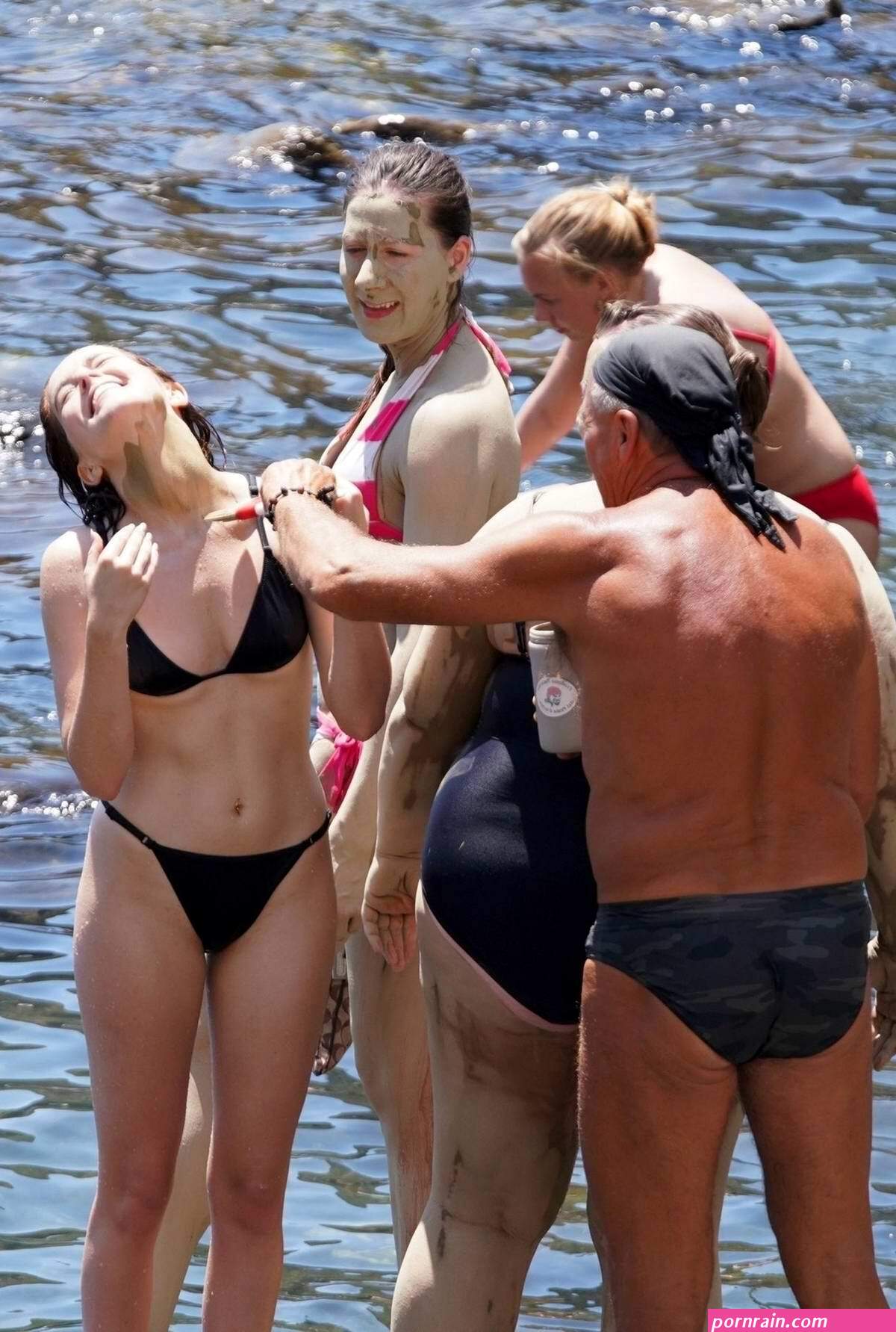 zoey deutch bikini