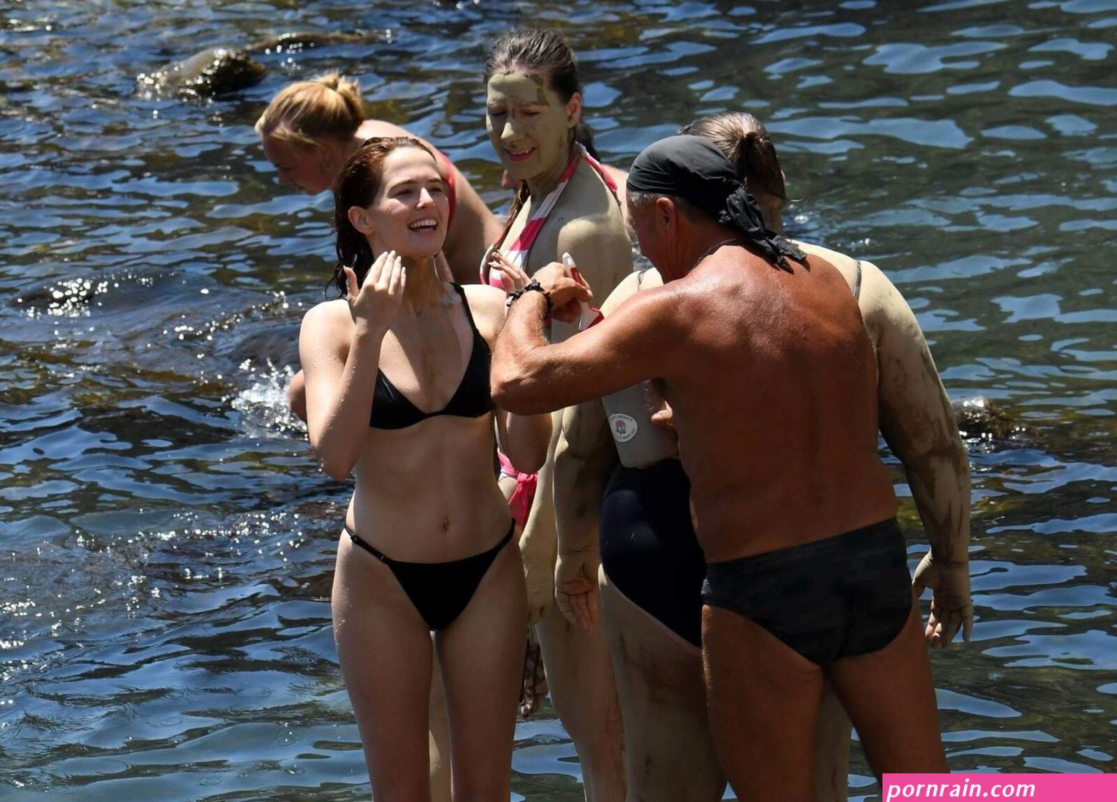 zoey deutch bikini