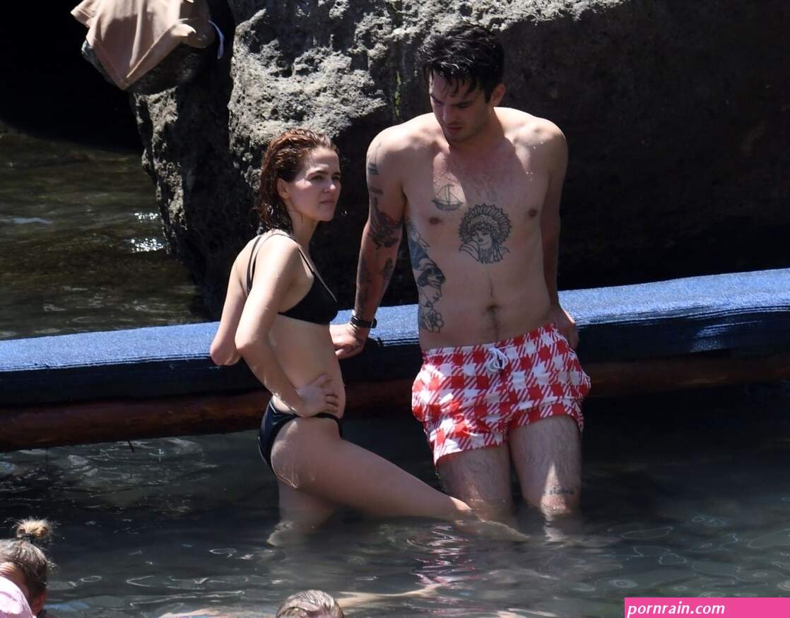 zoey deutch bikini