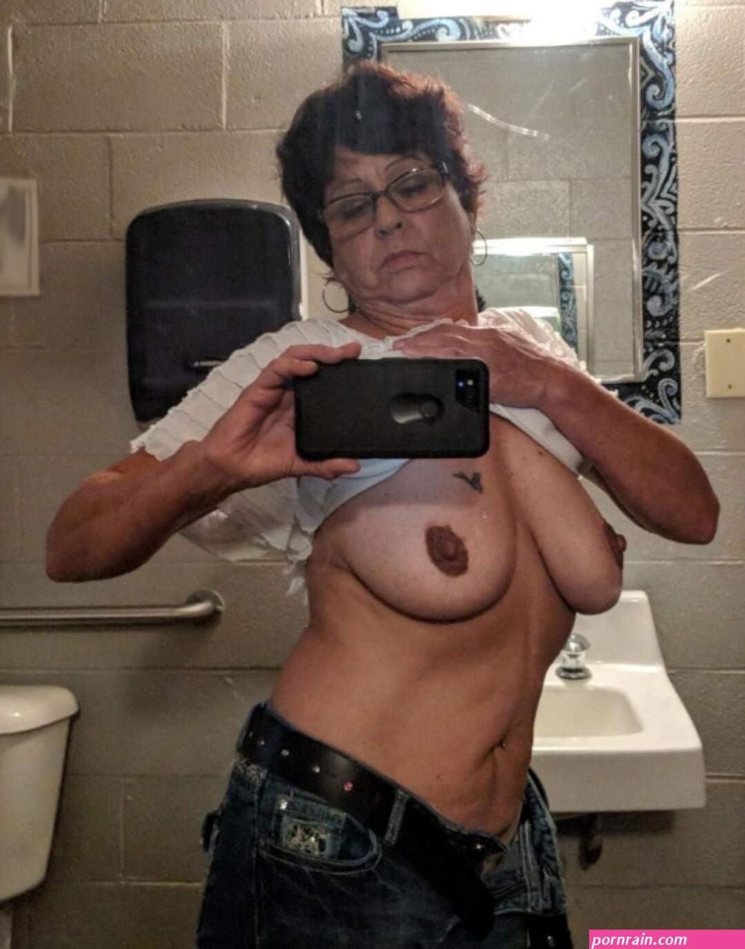 selfies nude women