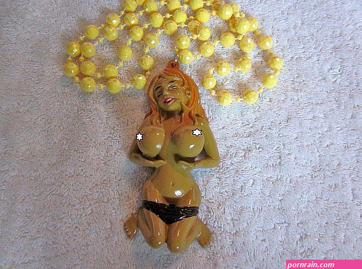 swinging boobs