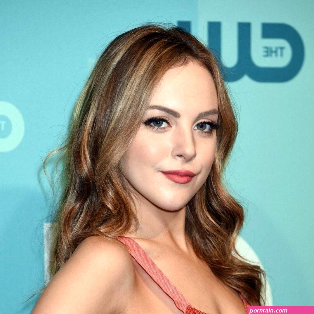 elizabeth gillies hot