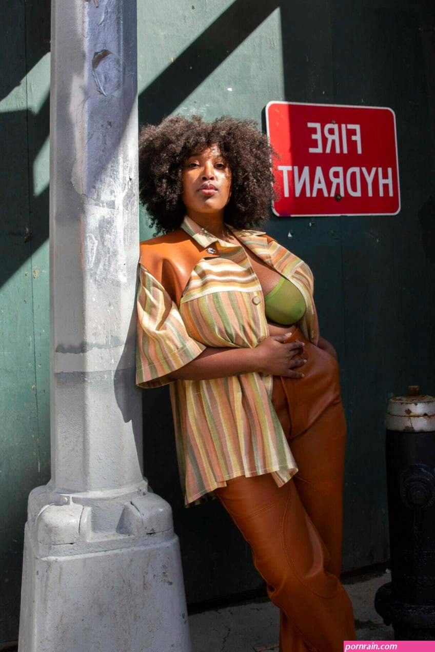 models with big titties