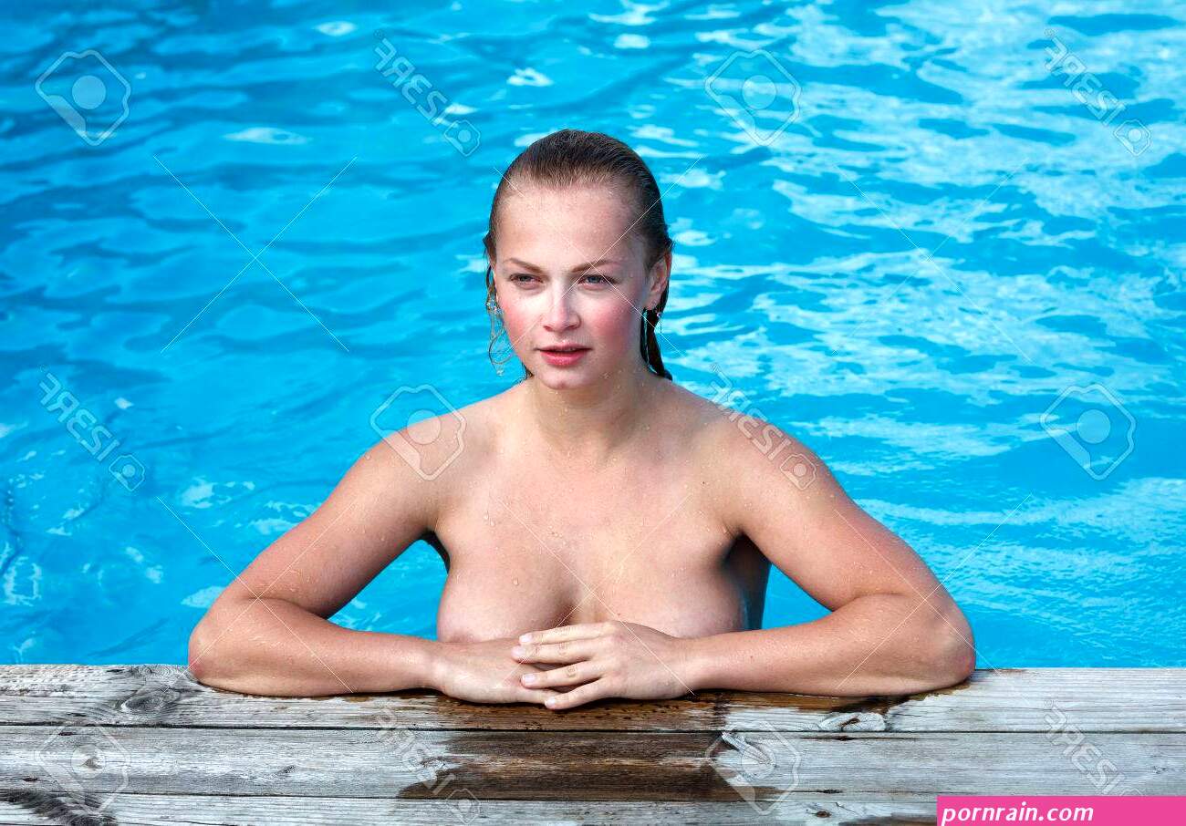 naked sweeming