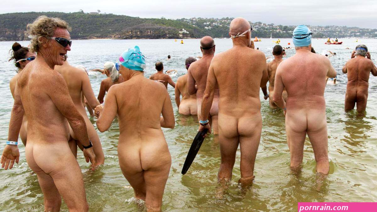 naked sweeming