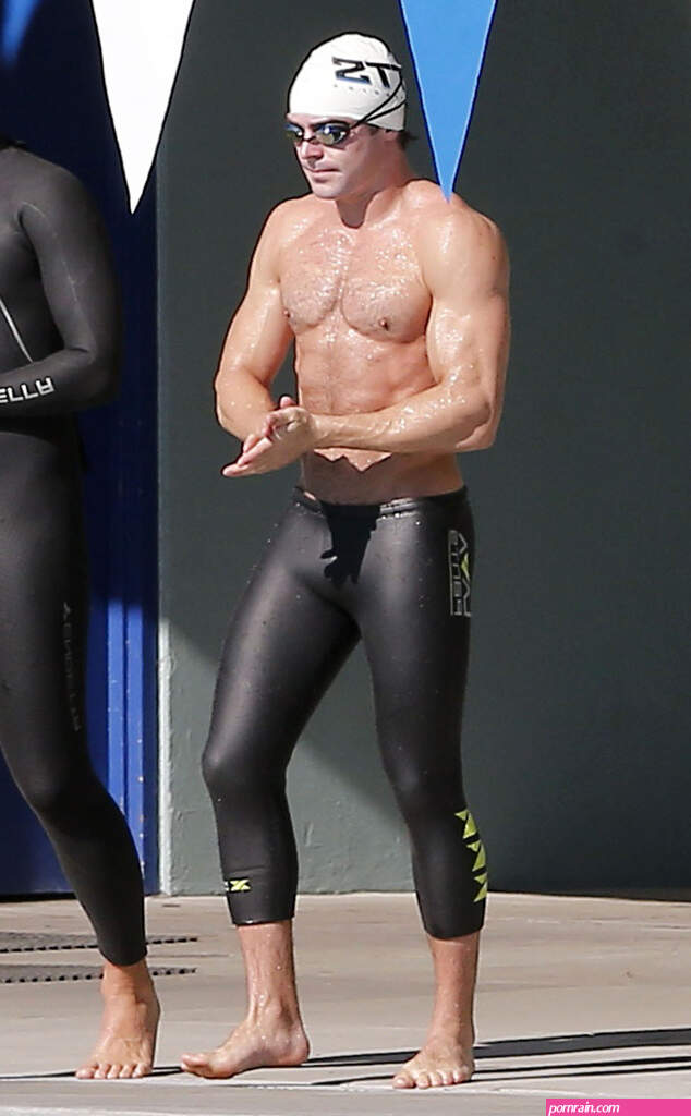 naked zak efron