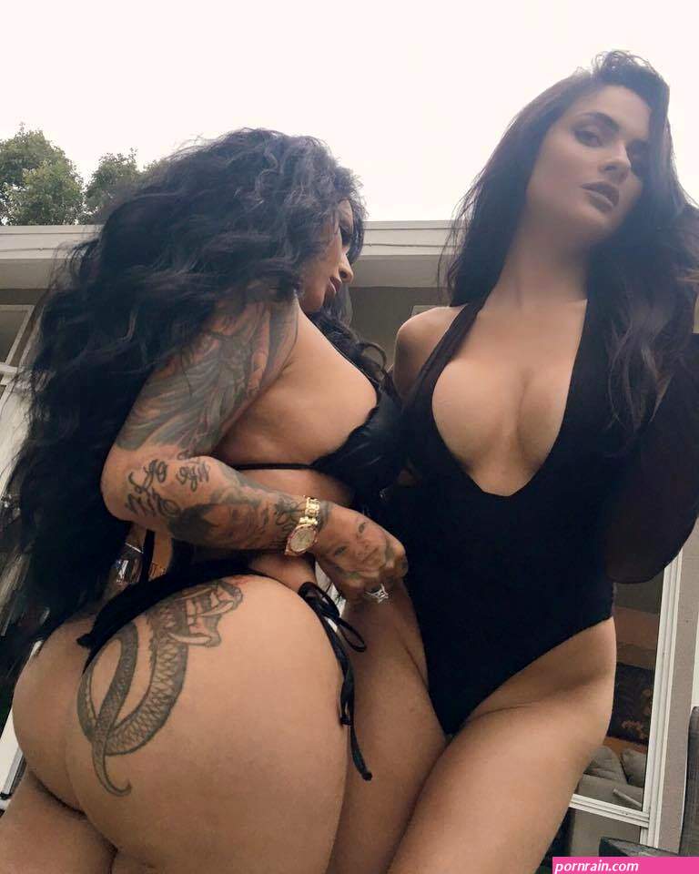 thick leabian porn