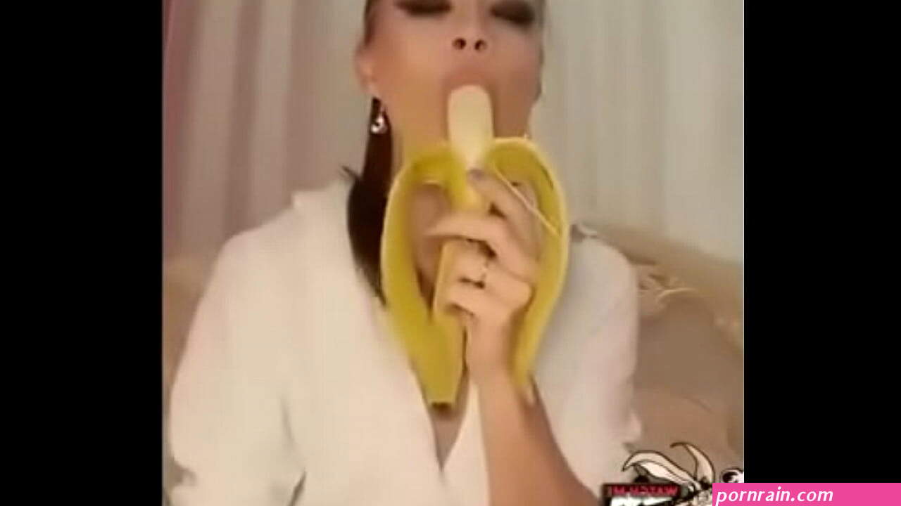 Girl deepthroating a banana funny