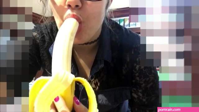 Deepthroating a Long Banana.