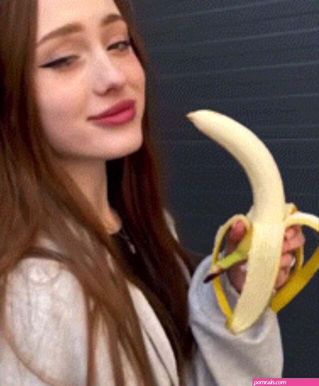 what's the name of that girl deepthroating a banana? It was a viral IG reel #1418812 › NameThatPorn.com