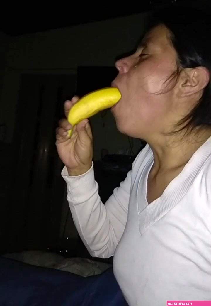 Deepthroat banana training slave