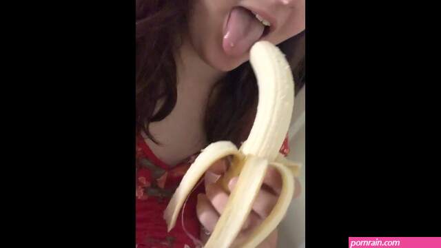 Deepthroating A Banana