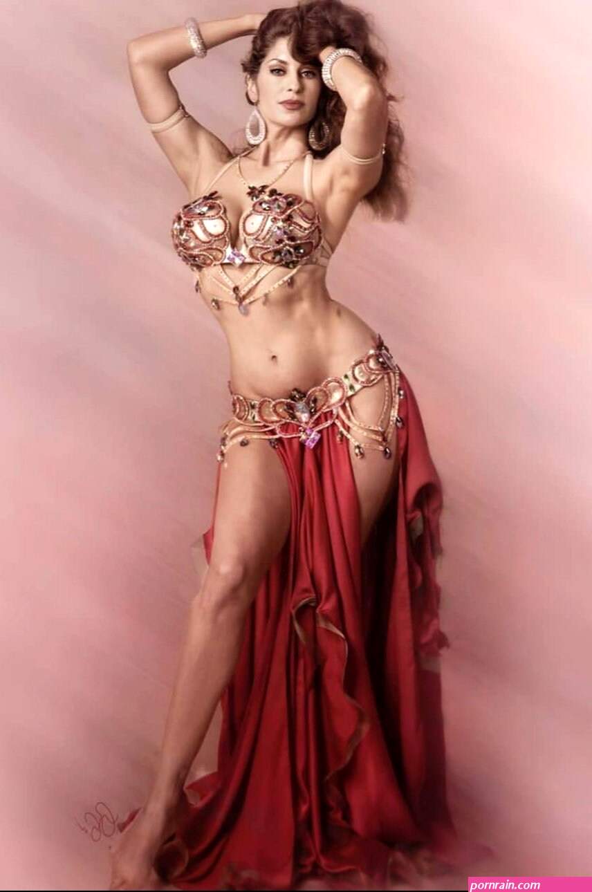Russian Wide-Bellied Dancing Naked (63 photos)