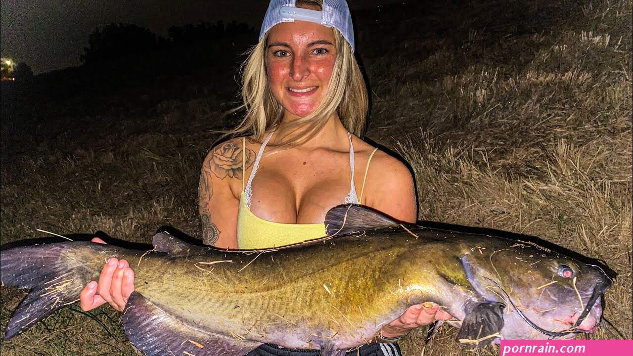 FISHING a HIDDEN URBAN POND for BIG CATFISH!! (Minnow Balls!!)