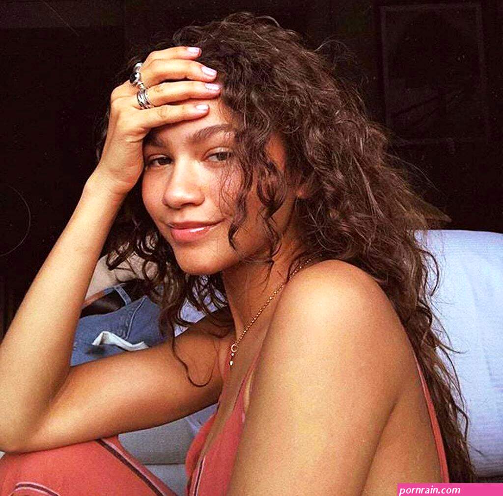 Zendaya Nude & Sexy Collection – Part 1 (154 Photos + Possible LEAKED Porn  & Video Scenes) [Updated 10/06/21] | #TheFappening