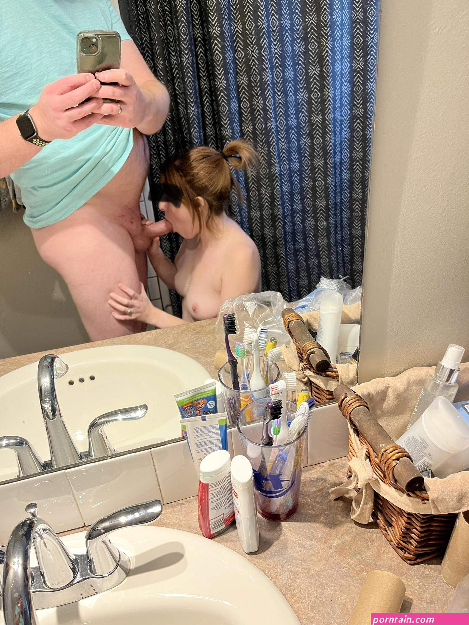 Quick blowjob before we shower