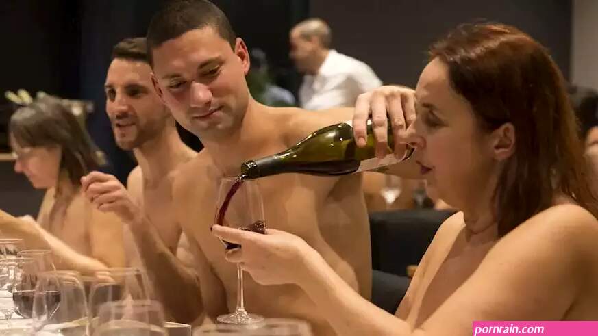 Paris nudist restaurant closes because not enough people want to hang out