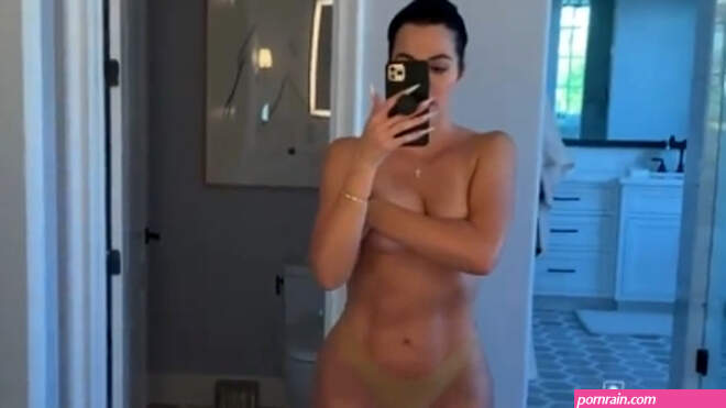 Khloe Kardashian posts nude video in response to leaking of un-Photoshopped  bikini picture | Marca