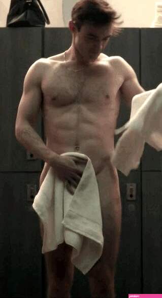 Casperfan: Thomas Doherty naked bum in Gossip Girl S01E02