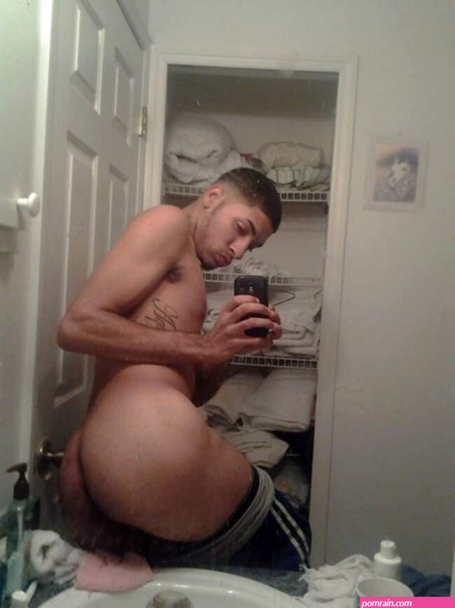 Naughty Dude Photos His Butt