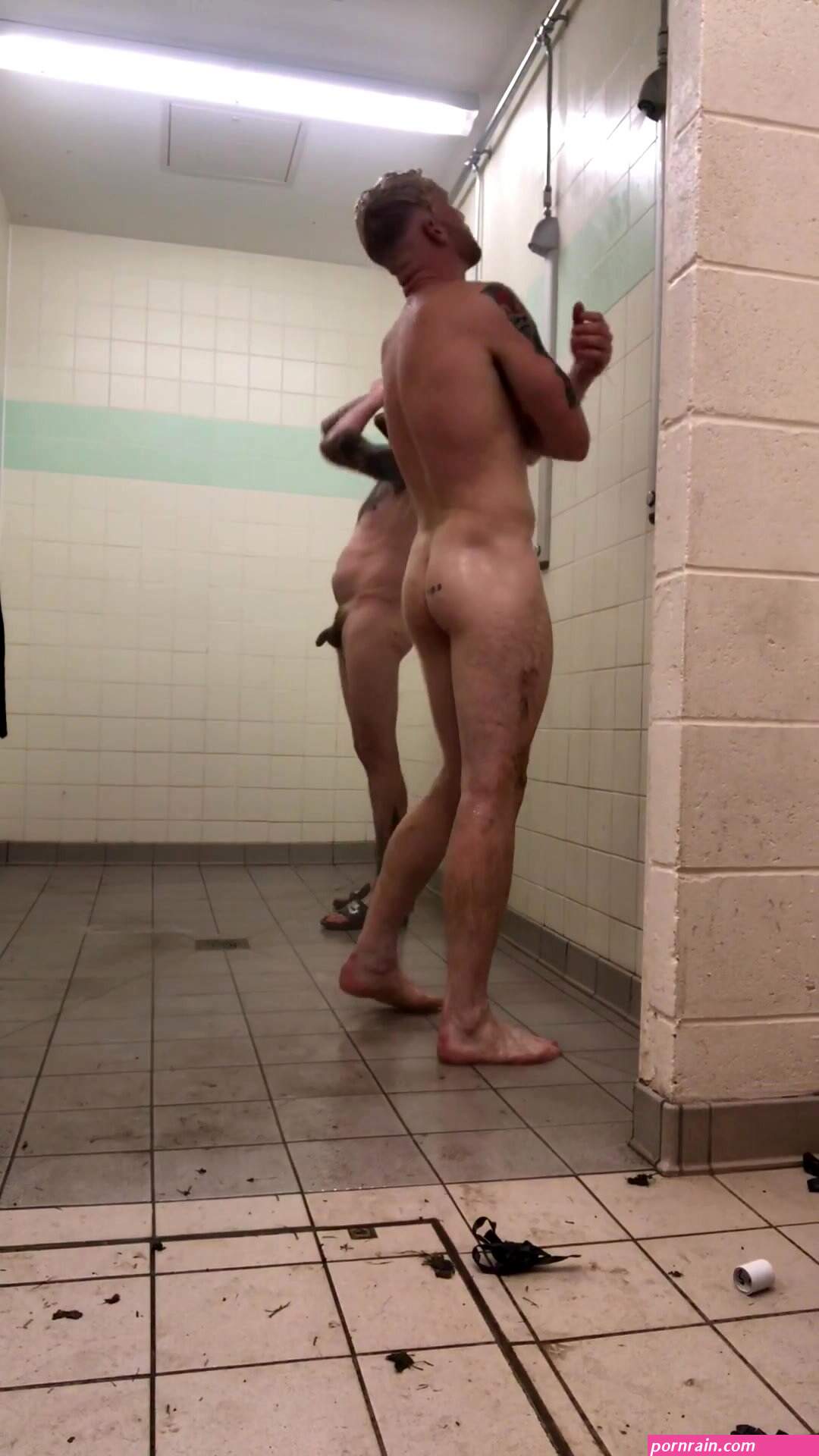 HOT BRIT MEN NAKED IN THE LOCKERROOM 2