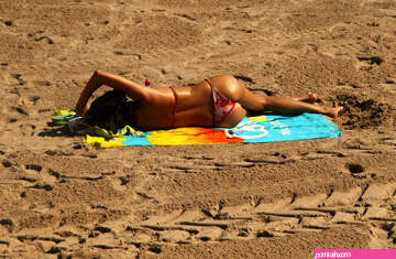 Younger French Women Reject Topless Sunbathing