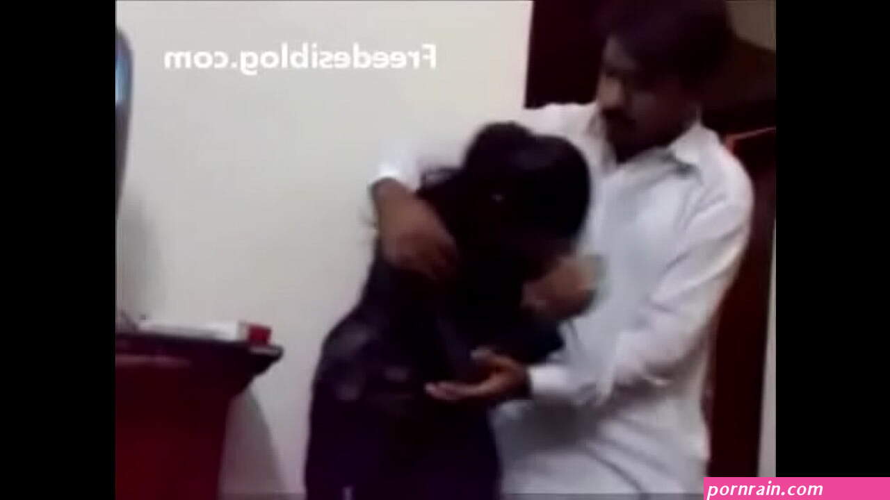 Pakistani Desi girl and boy enjoy in hostel room