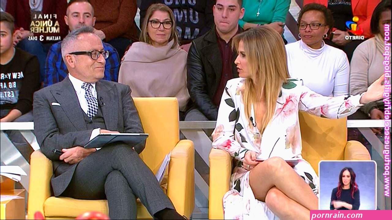 Mais um upskirt de Cristina Ferreira
