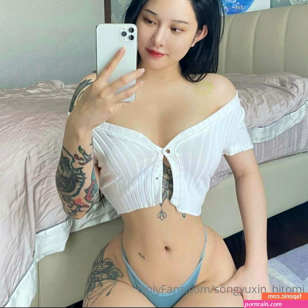 Songyuxin Hitomi aka hitomi_official Nude Leaks OnlyFans Photo #13