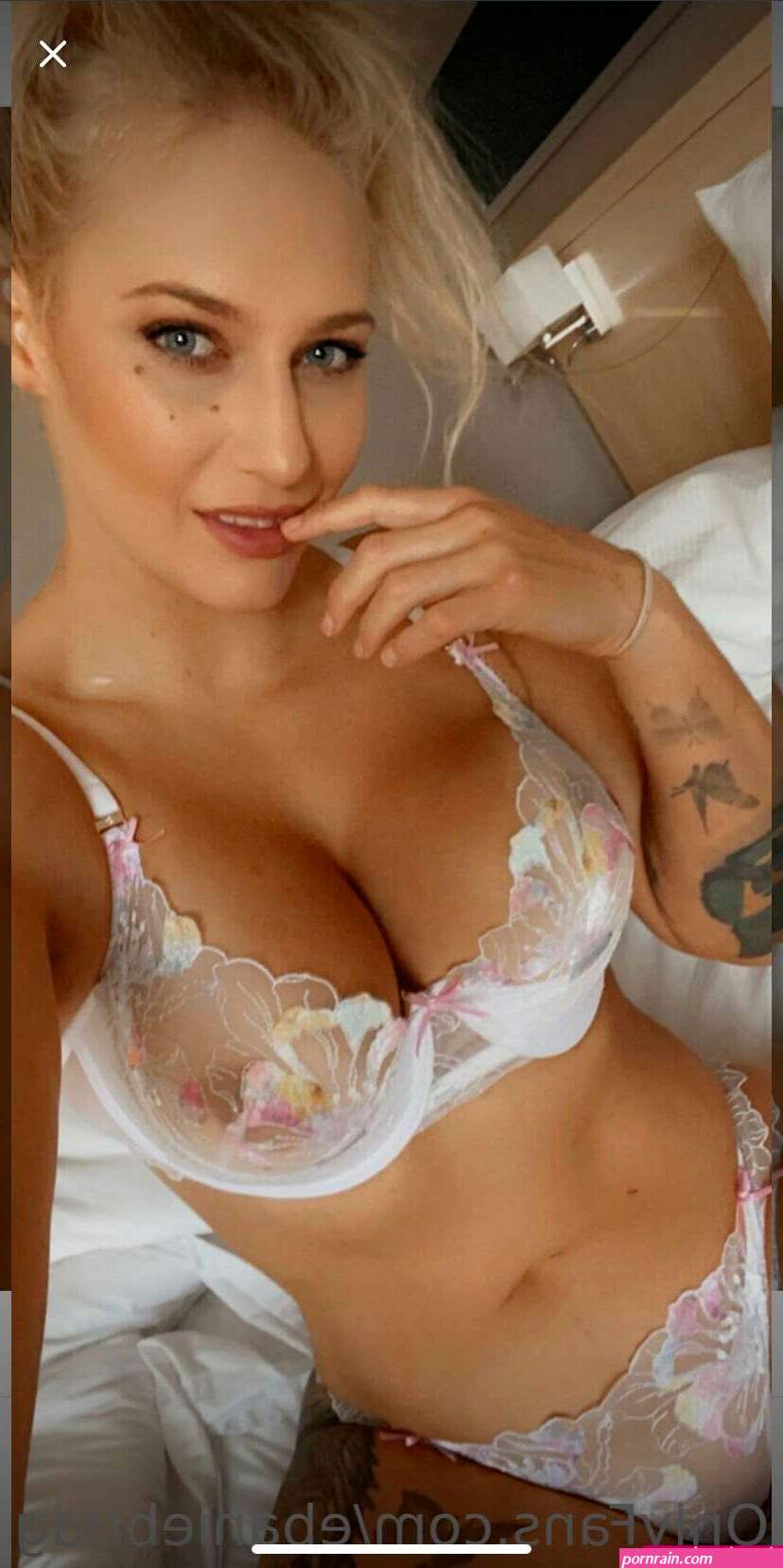 Ebanie Bridges Nude Photos 5