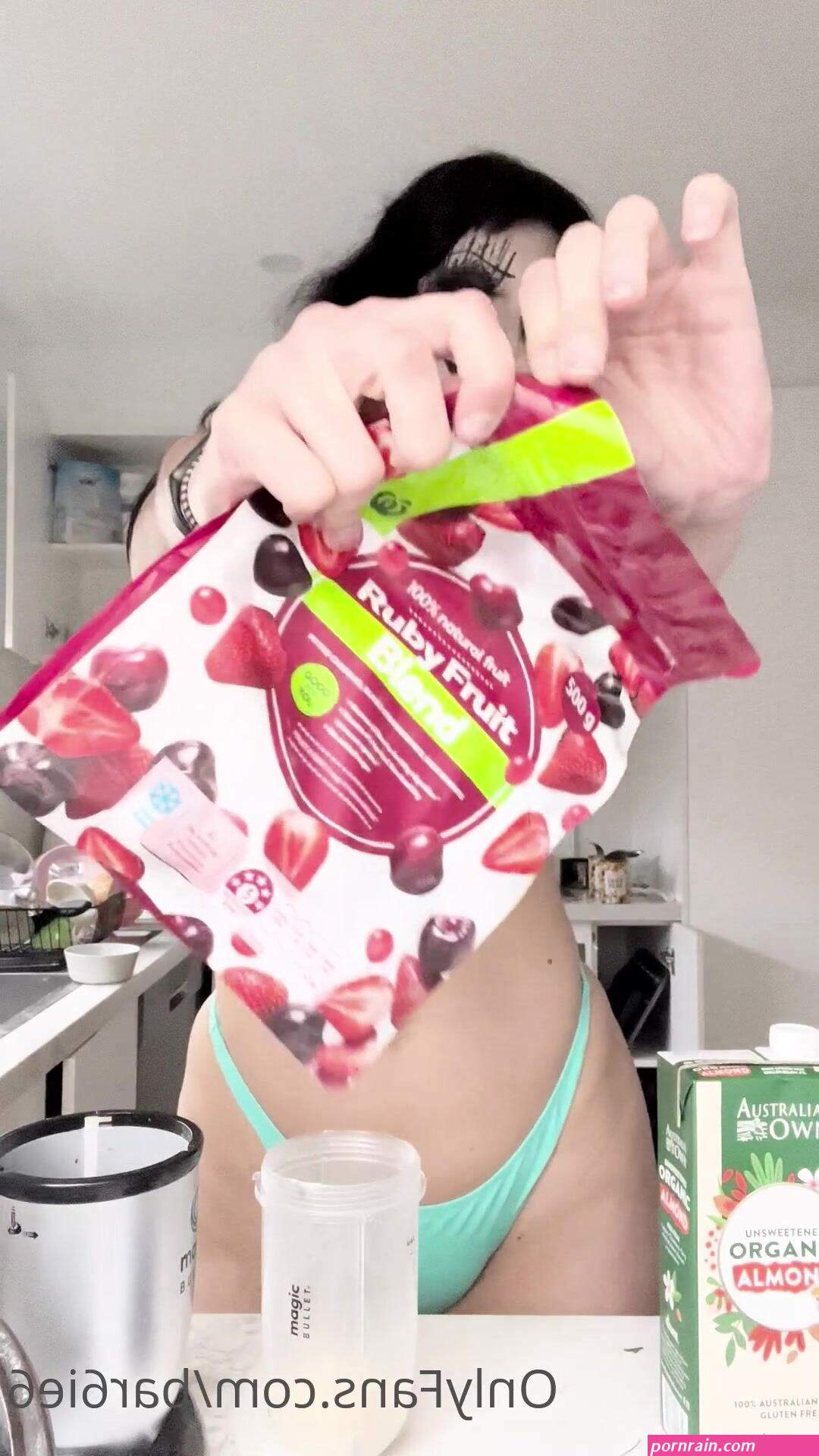6ar6ie6 Nudes Topless Making Milk Shake Video Leak