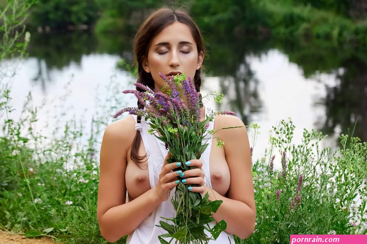 Arianna flowers nudes