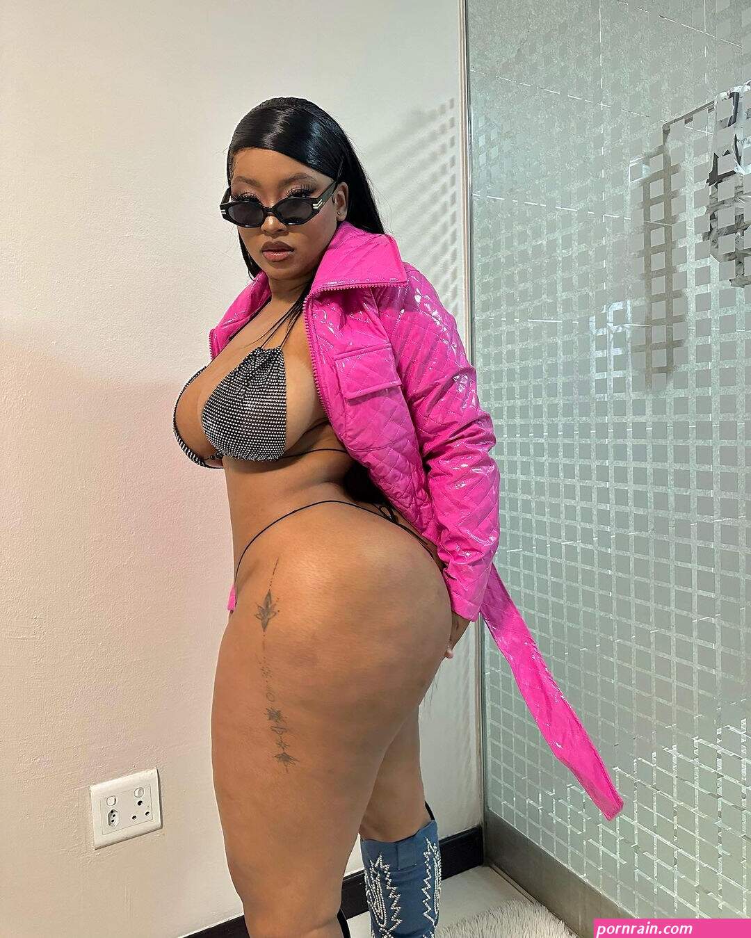 Naughty Pictures of Cyan Boujee