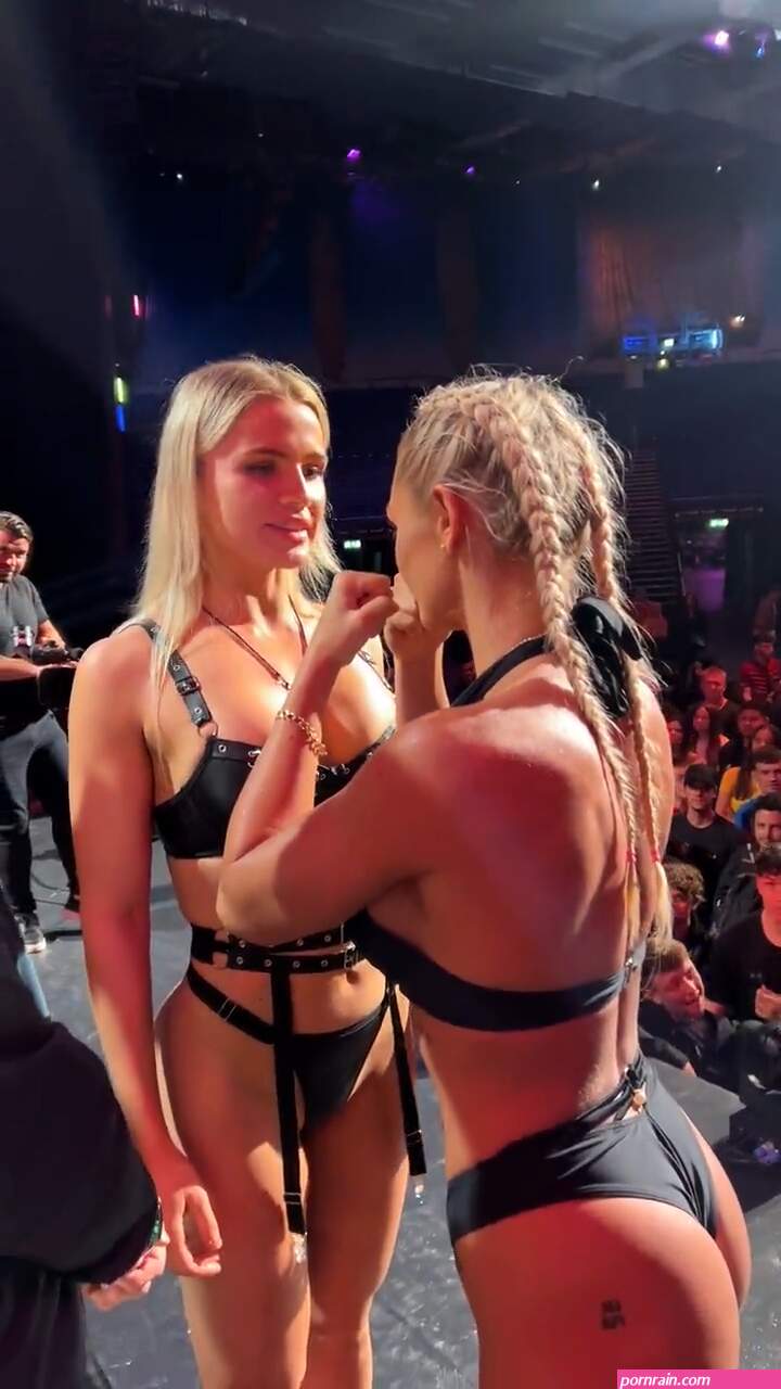 leak Porn Videos- Page 39 of 92