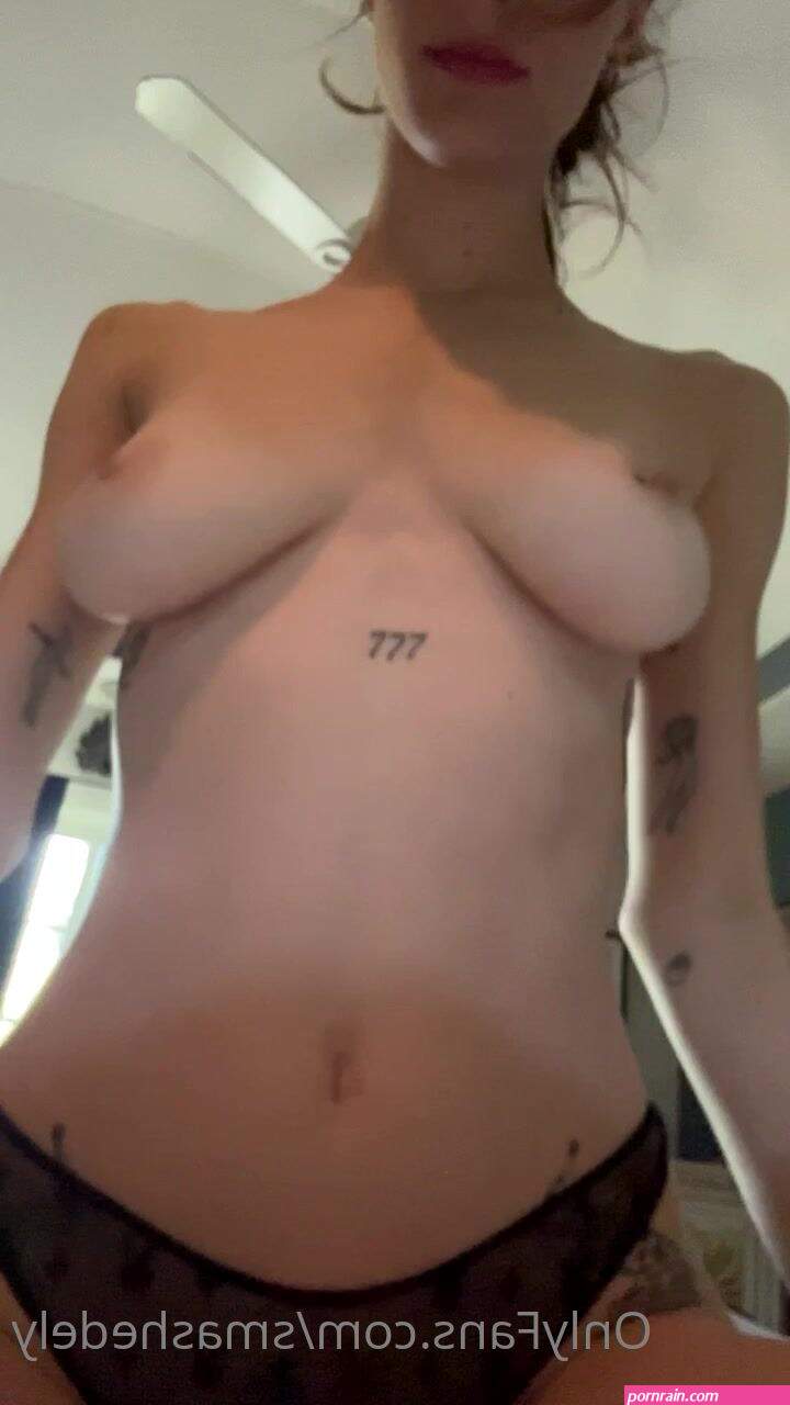 Smashedely Takes Off Her Top And Shows Nude Boobs Onlyfans Video