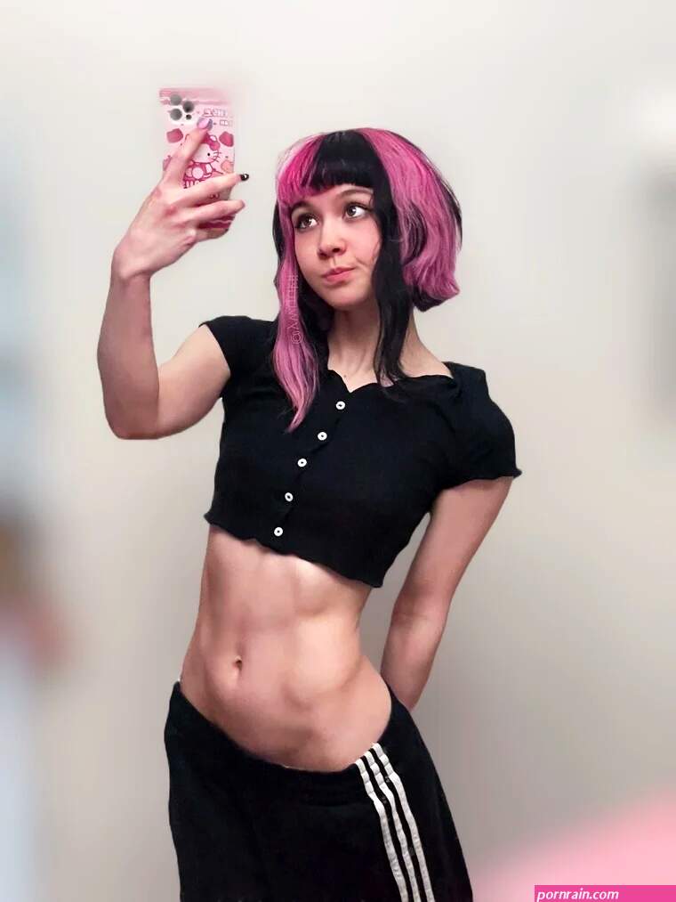 Ywuuki OnlyFans profile photos and links