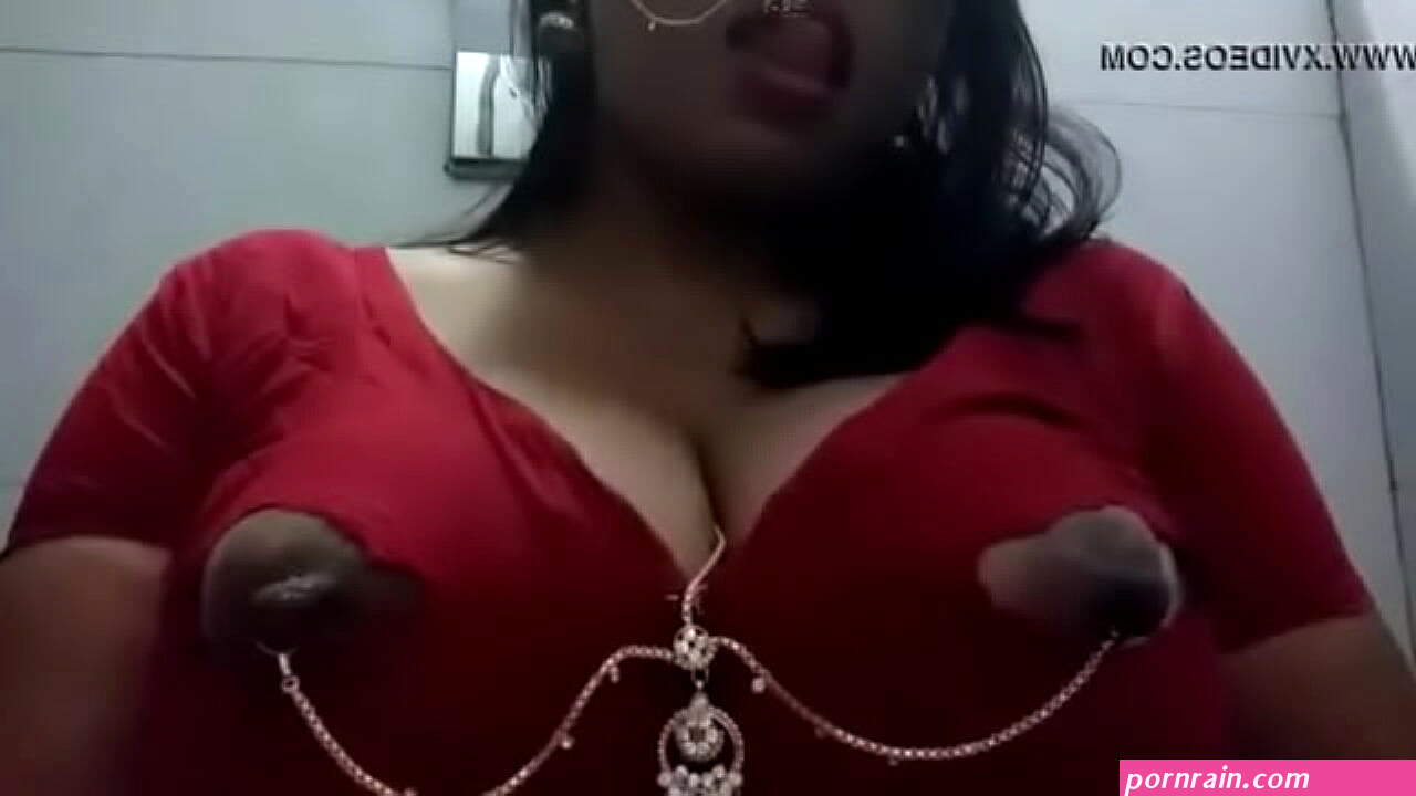RED BLOUSE NIPPLE HOLE HORNY INDIAN DESI BHABHI TEASE
