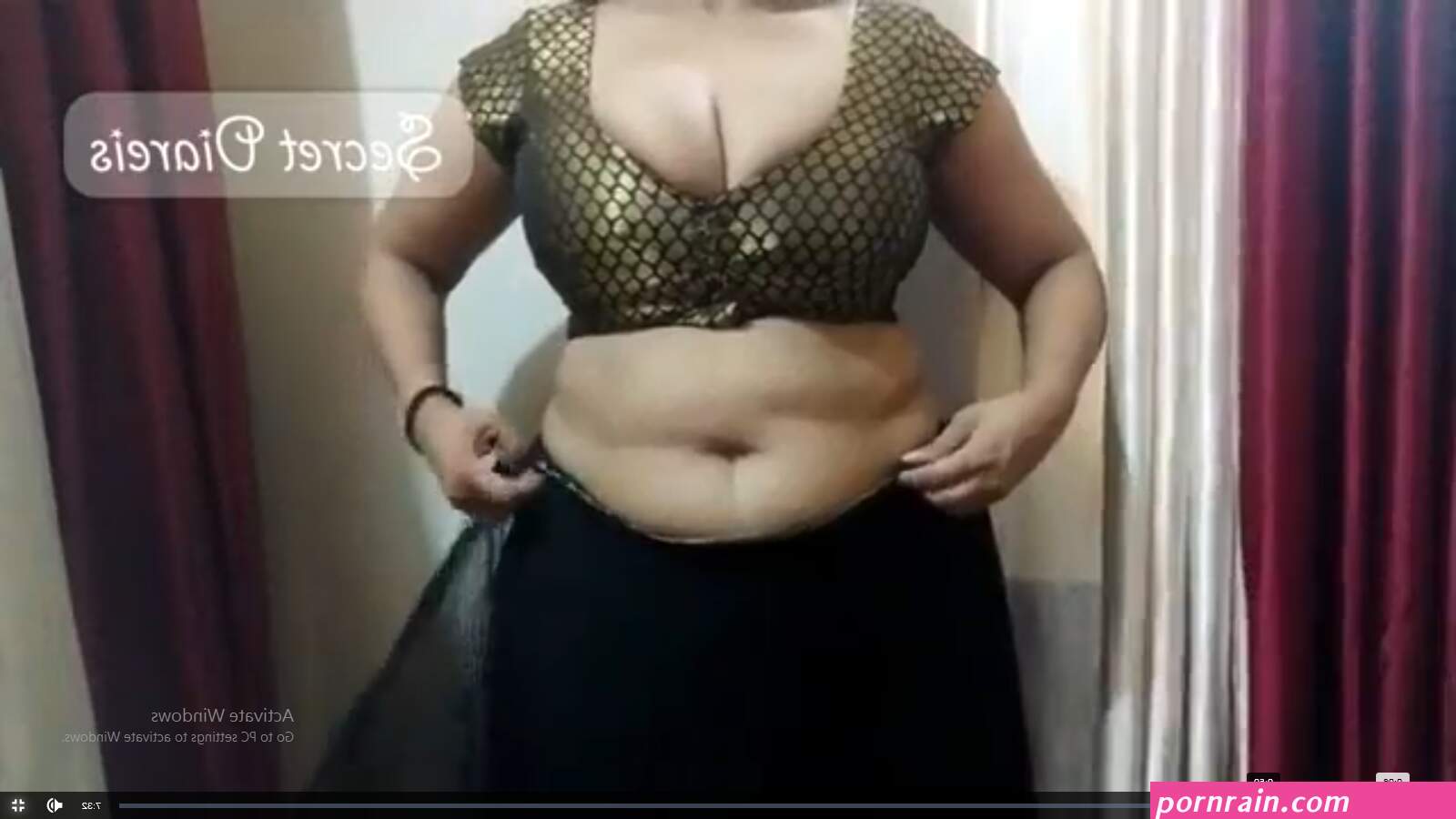 Shona bhabhi big boobs and sexy blouse and saree.