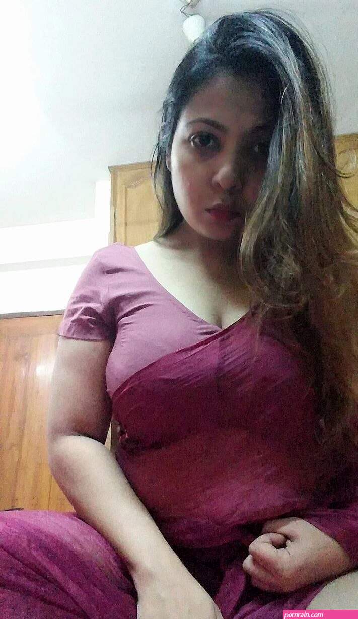 Hot Indian Bhabhi Boob Show in Transparent Blouse