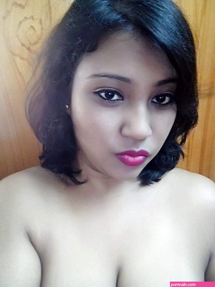 Desi Cute Bhabhi Nude Selfies pics