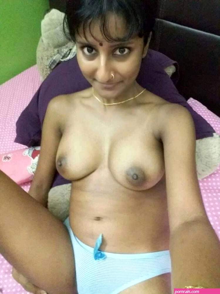 Indian Bhabhi nude selfie photos