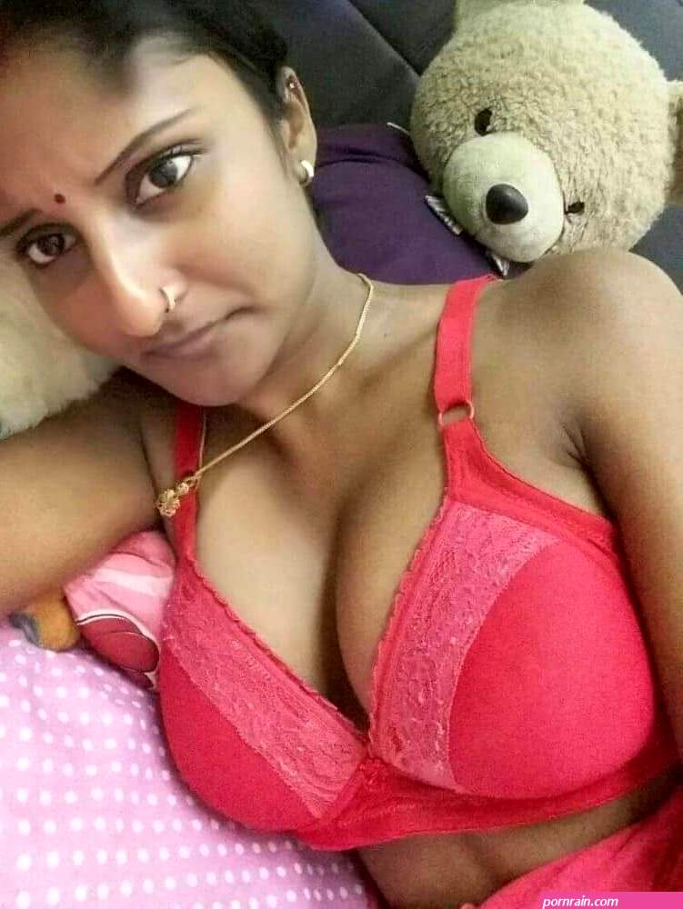 Indian Bhabhi nude selfie photos