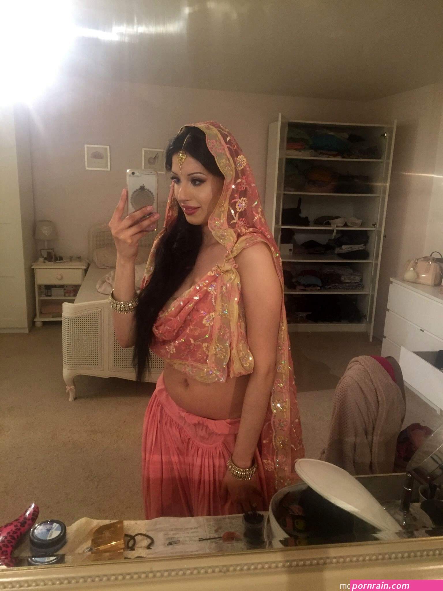 british-indian-bhabhi-taking-nude-selfie-5