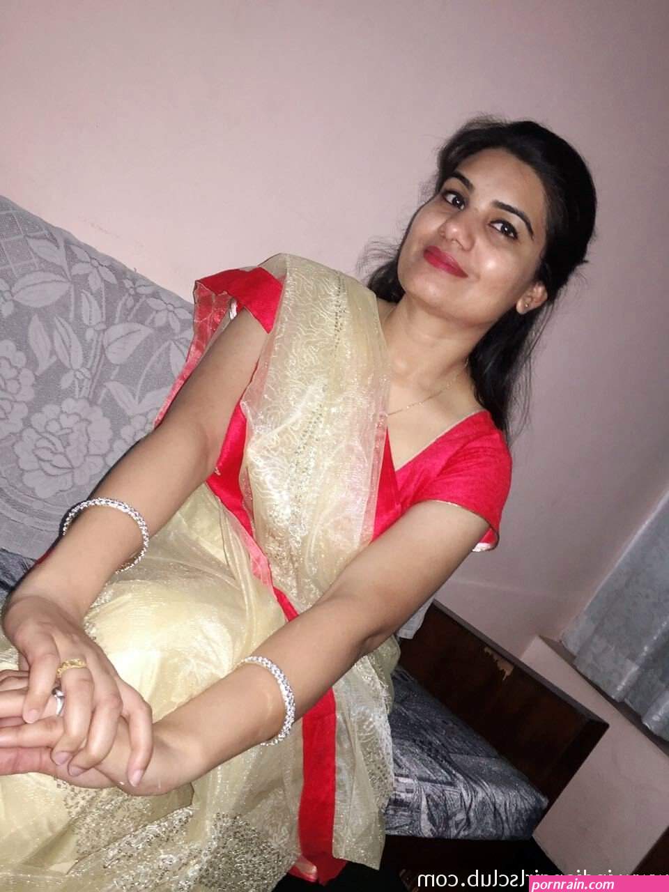 desi-hot-bhabhi-sonali-nude-selfies-001