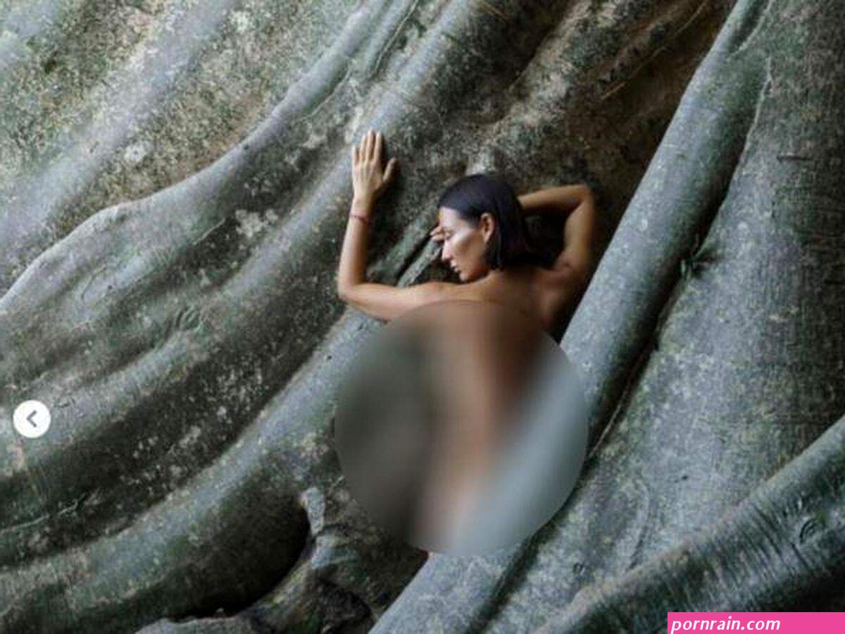 Pose Bugil di Pohon Sakral Wanita Rusia Akan Diusir dari Bali